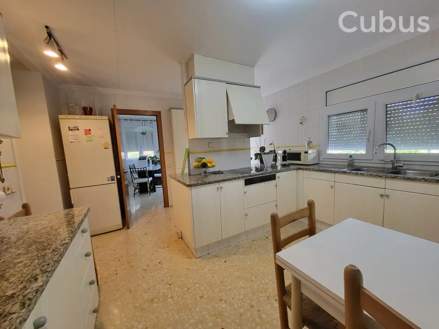 Cuina de Casa o xalet en venda en Olot amb Calefacció, Terrassa i Balcó