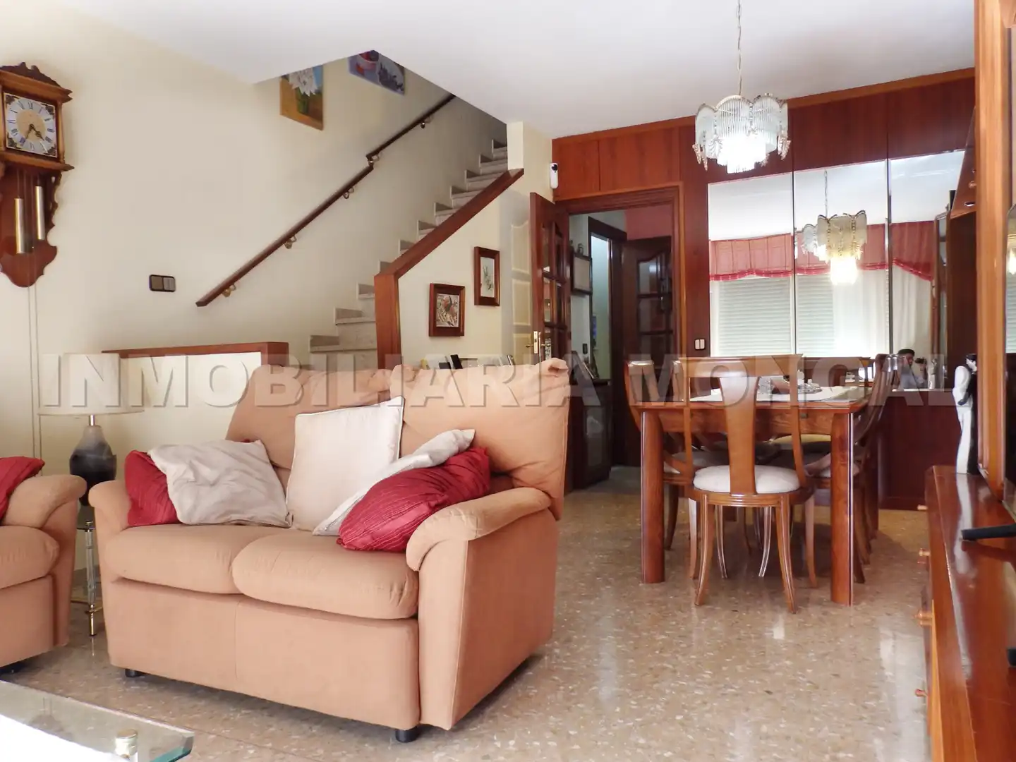 Casa a schiera con terrazza in vendita a Carrer de l'Abat Escarré, imagen 11