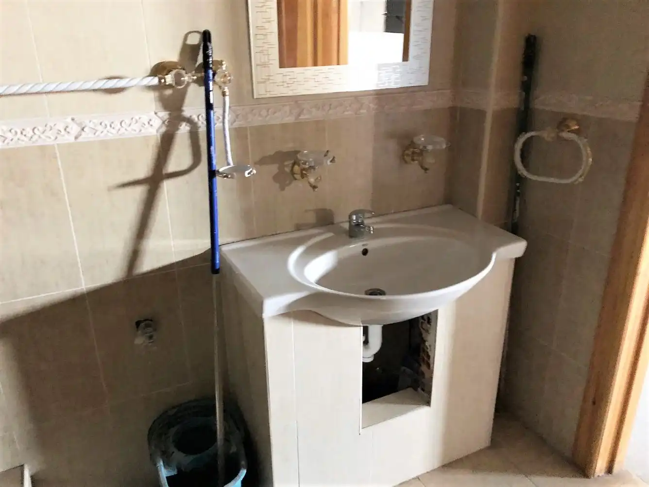 Baño de Nave industrial de alquiler en Serracines