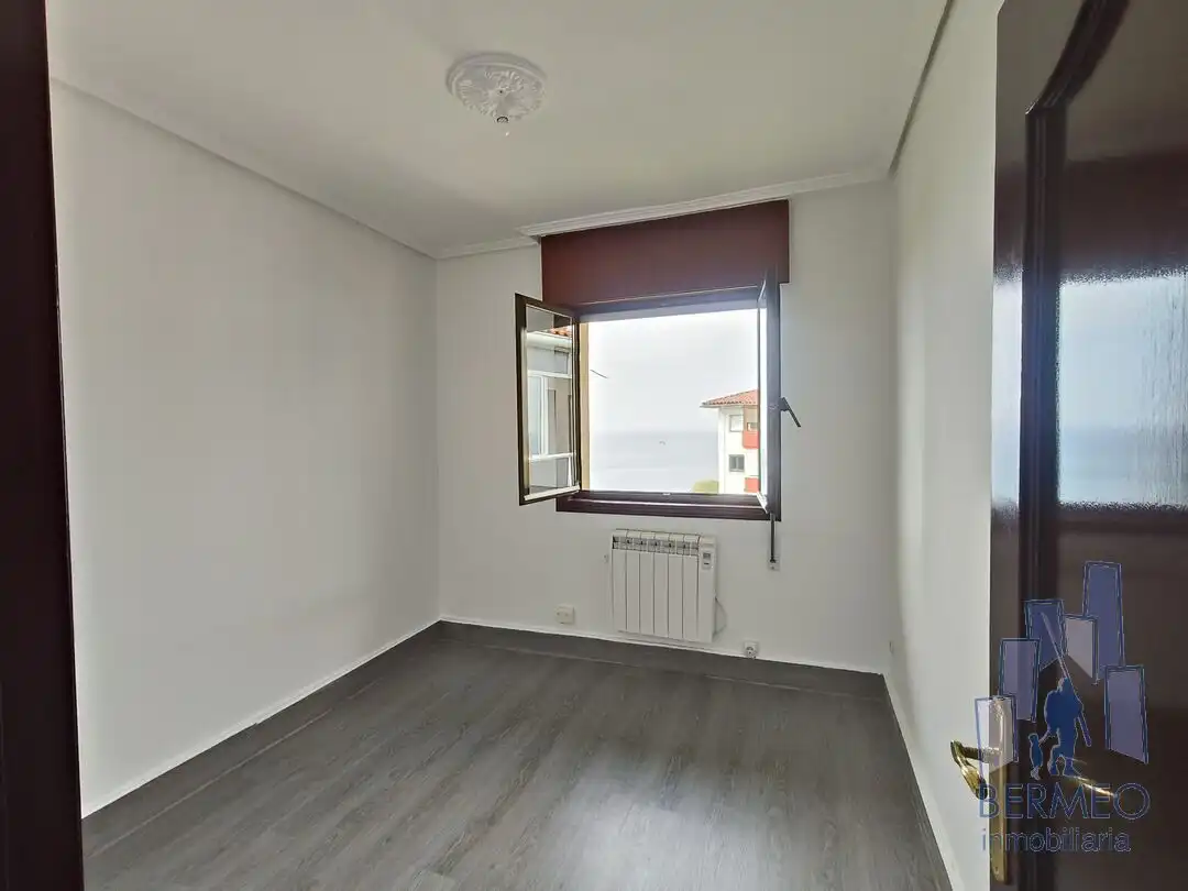 Habitación de Piso en venta en Bermeo con Calefacción, Trastero y Balcón