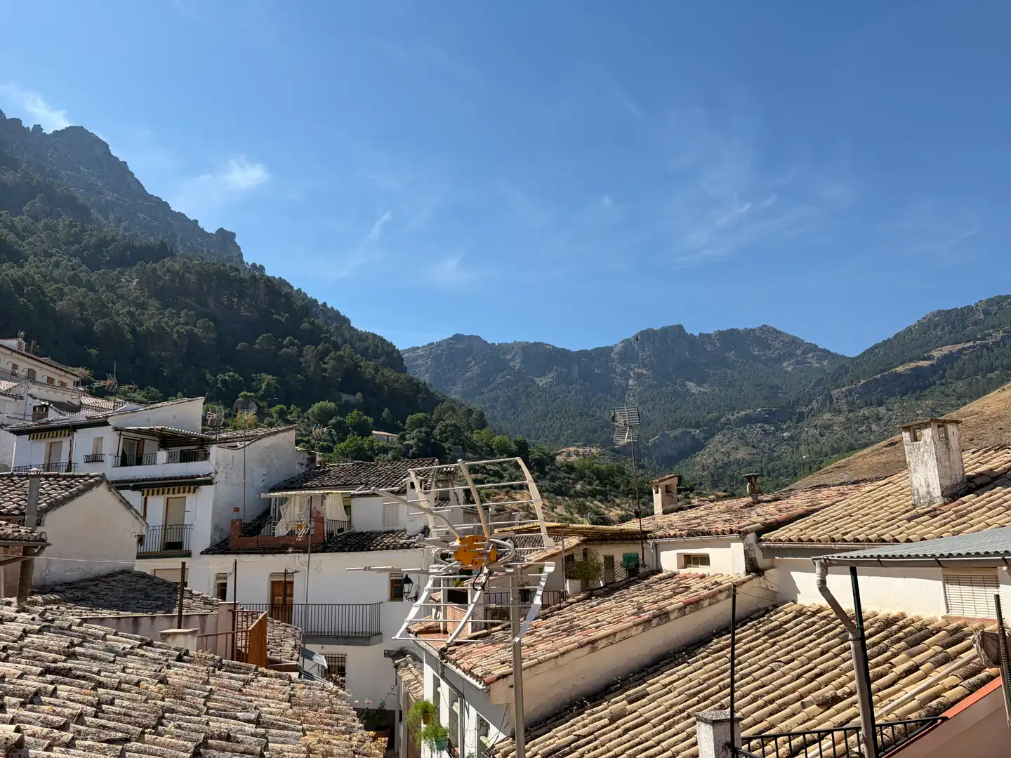 Vista exterior de Casa o xalet en venda en Cazorla amb Terrassa i Balcó