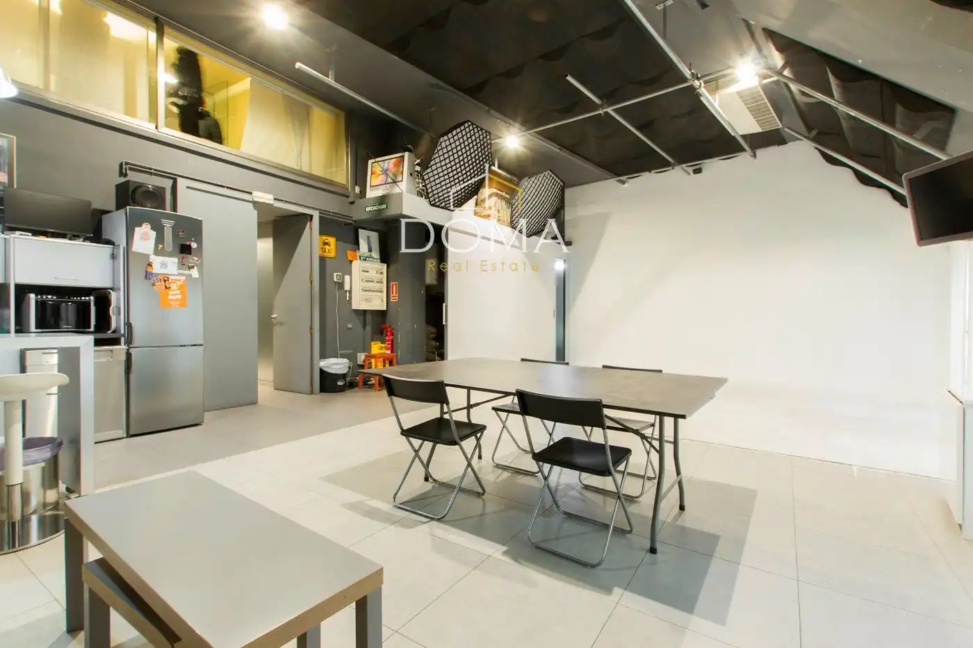 Commercial properties for sale in Barcelona  with Air Conditioner, Terrace and Furnished