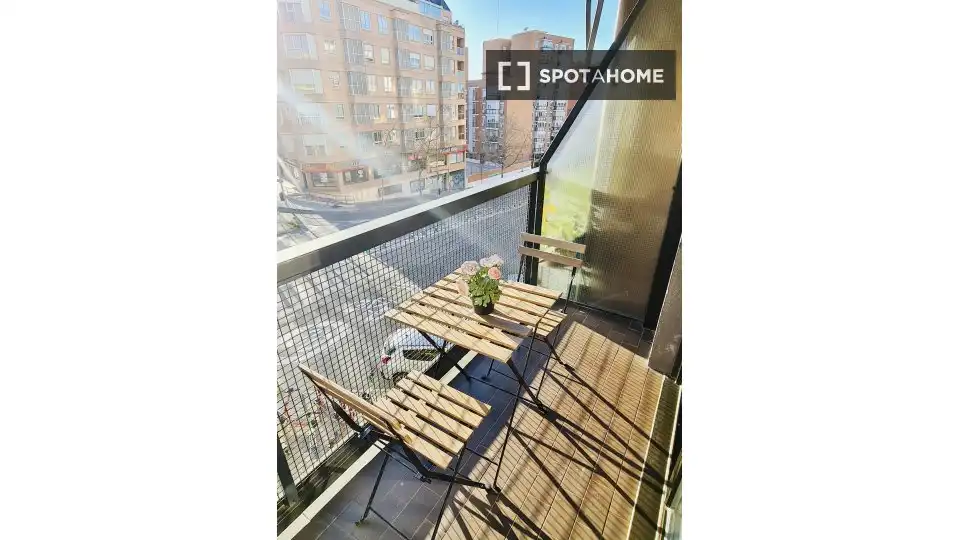 Balcony of Flat for rent in Madrid  with Air Conditioner, Heating and Furnished