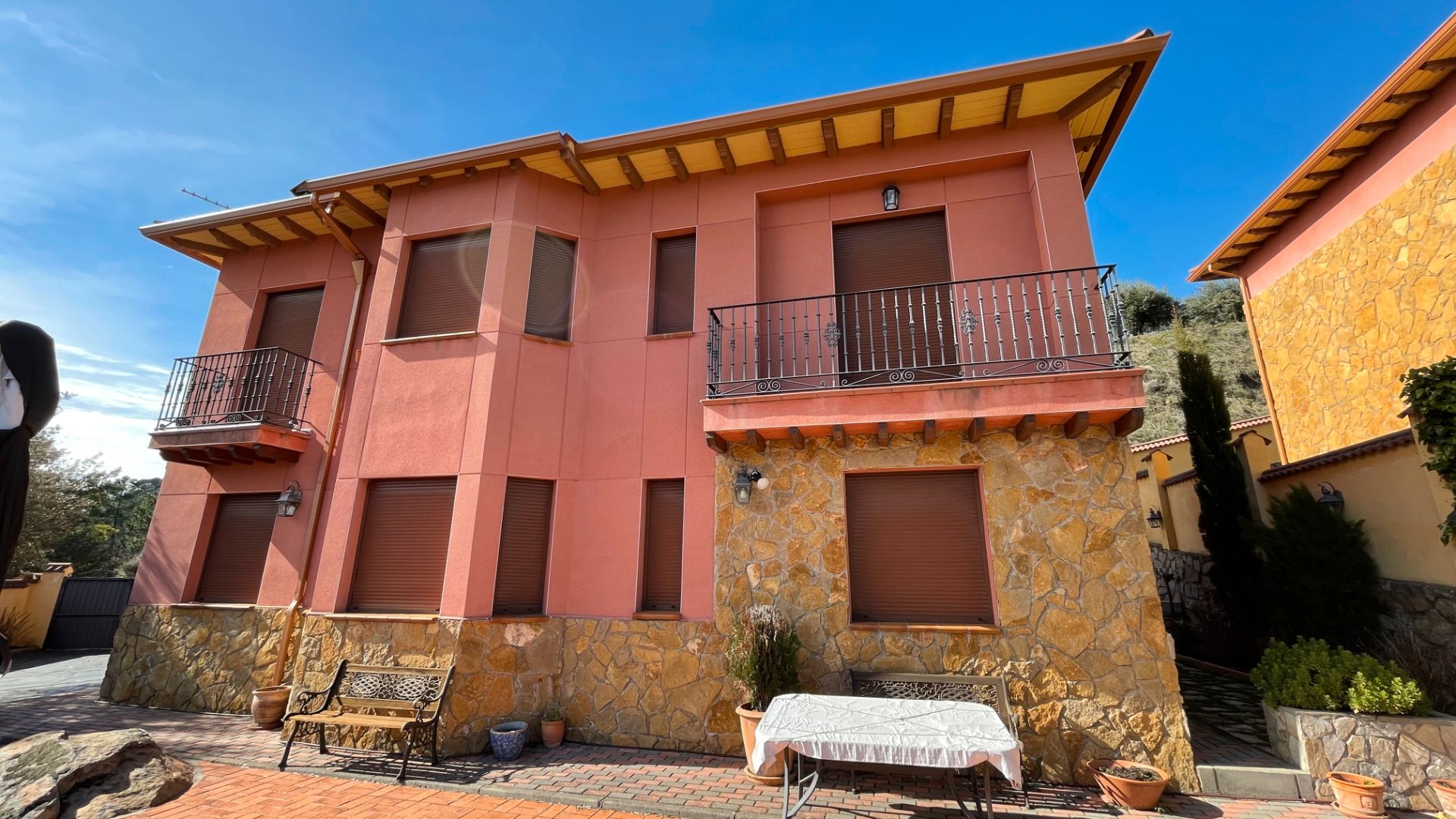 Vista exterior de Casa o chalet en venta en Mombeltrán con Calefacción, Jardín privado y Terraza