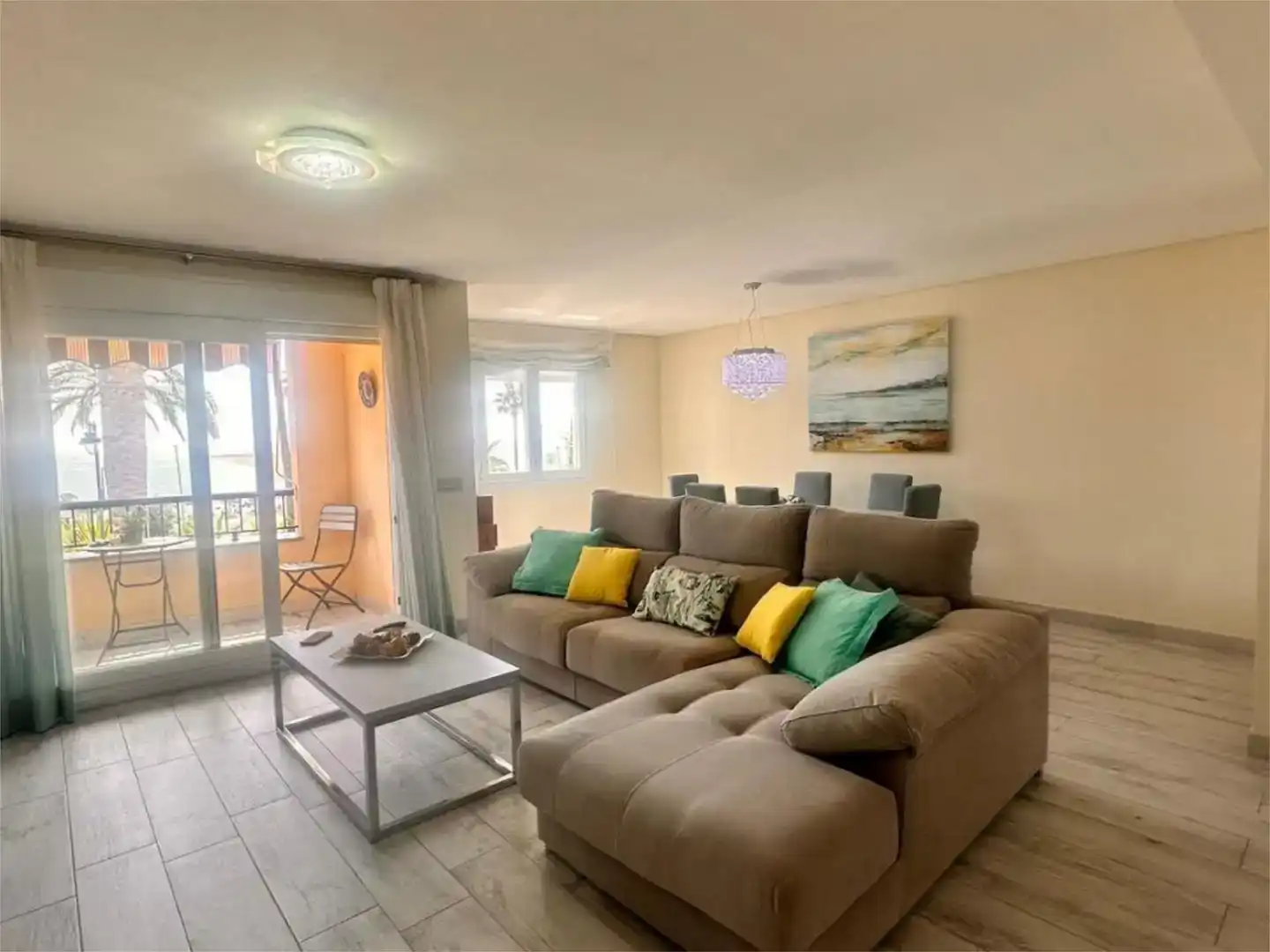 Sala d'estar de Pis en venda en Estepona amb Aire condicionat, Terrassa i Balcó