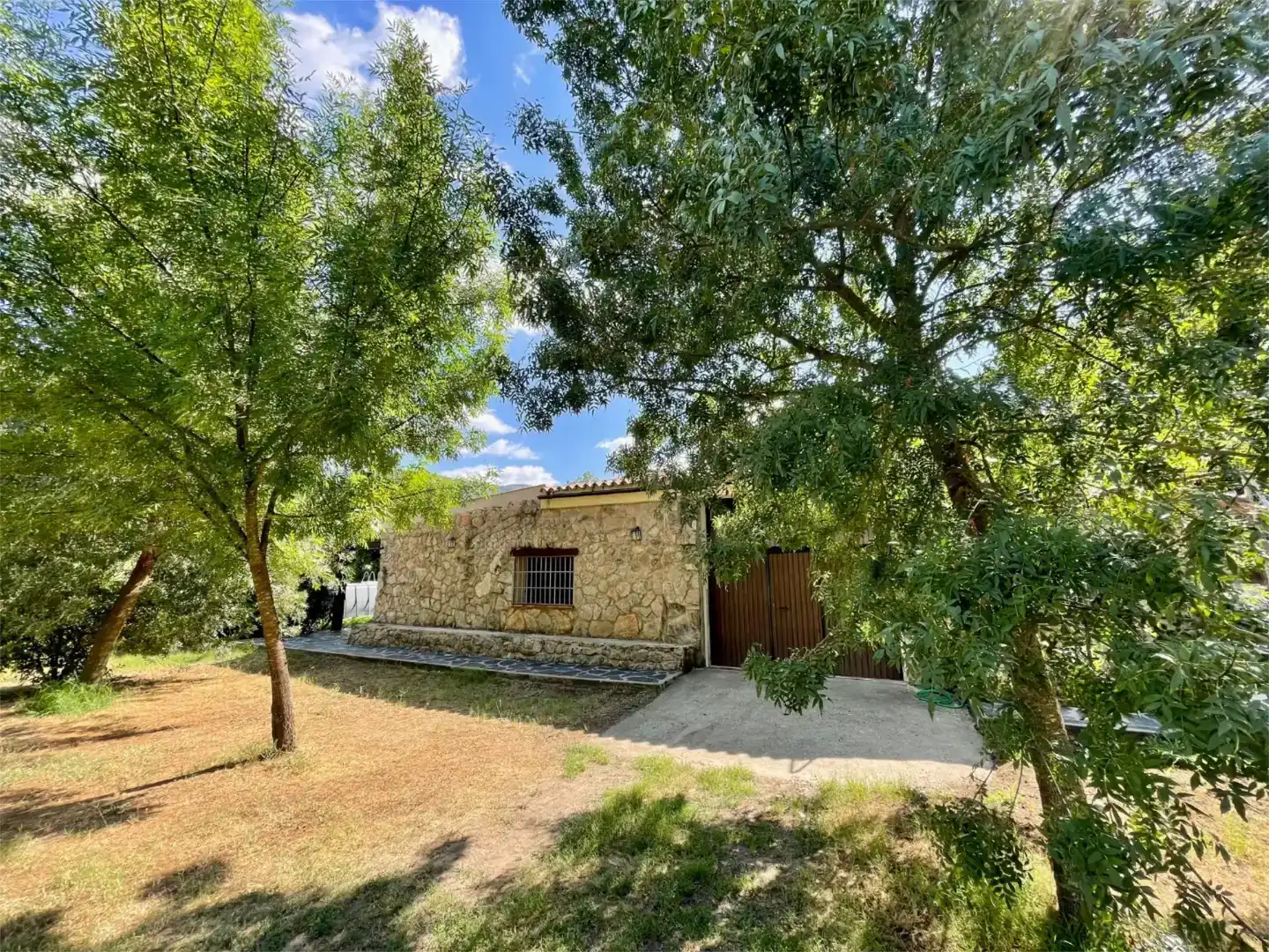 Vista exterior de Casa o chalet en venta en Casas del Castañar con Jardín privado, Trastero y Piscina