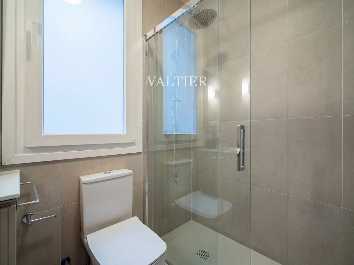Badezimmer von Wohnung zur Miete in Madrid mit Möbliert