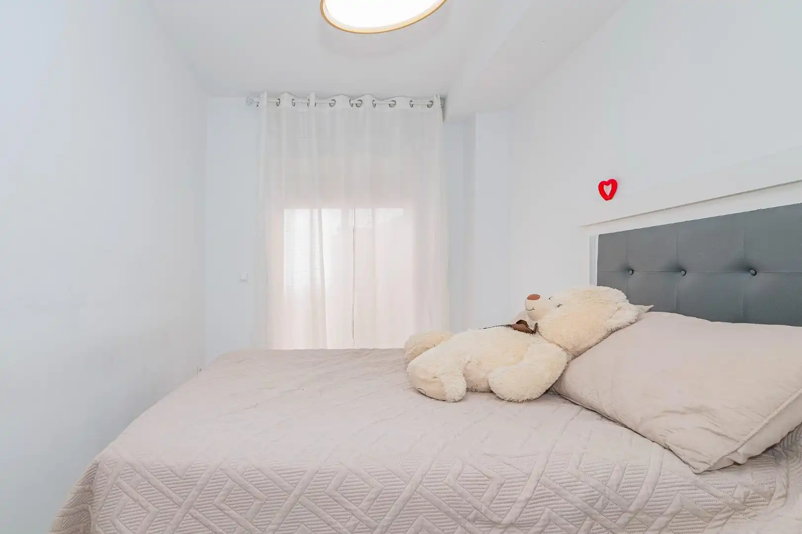 Habitación de Planta baja en venta en La Zubia con Aire acondicionado, Calefacción y Amueblado