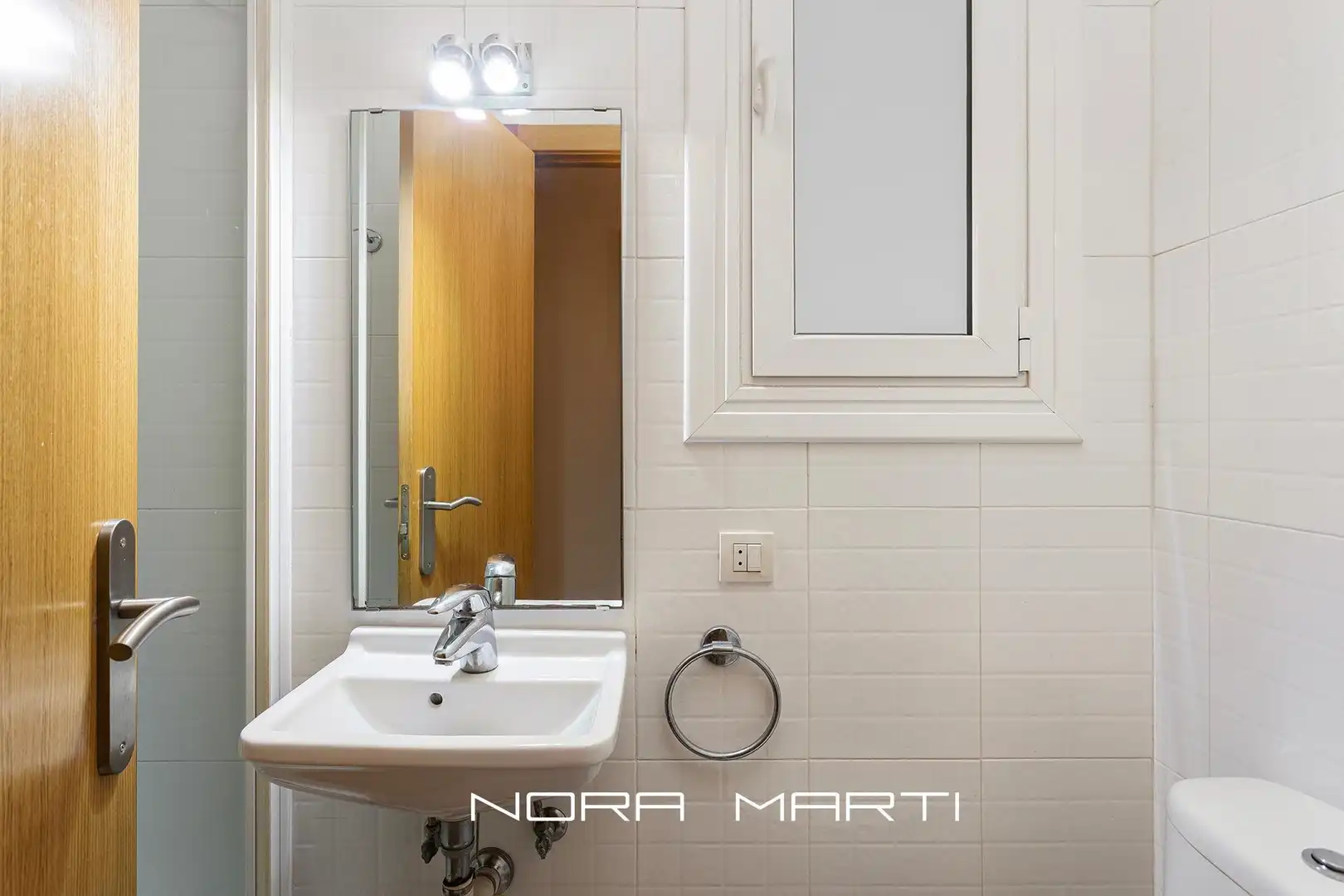 Badezimmer von Wohnung zum Verkauf in Barcelona mit Heizung und Balkon