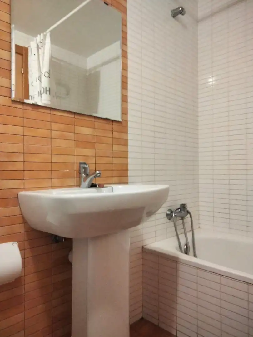Baño de Piso de alquiler en Zaragoza con Calefacción, Terraza y Amueblado