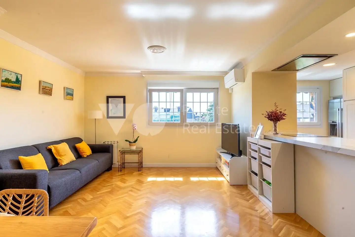 Sala de estar de Dúplex en venta en Majadahonda con Aire acondicionado, Calefacción y Parquet