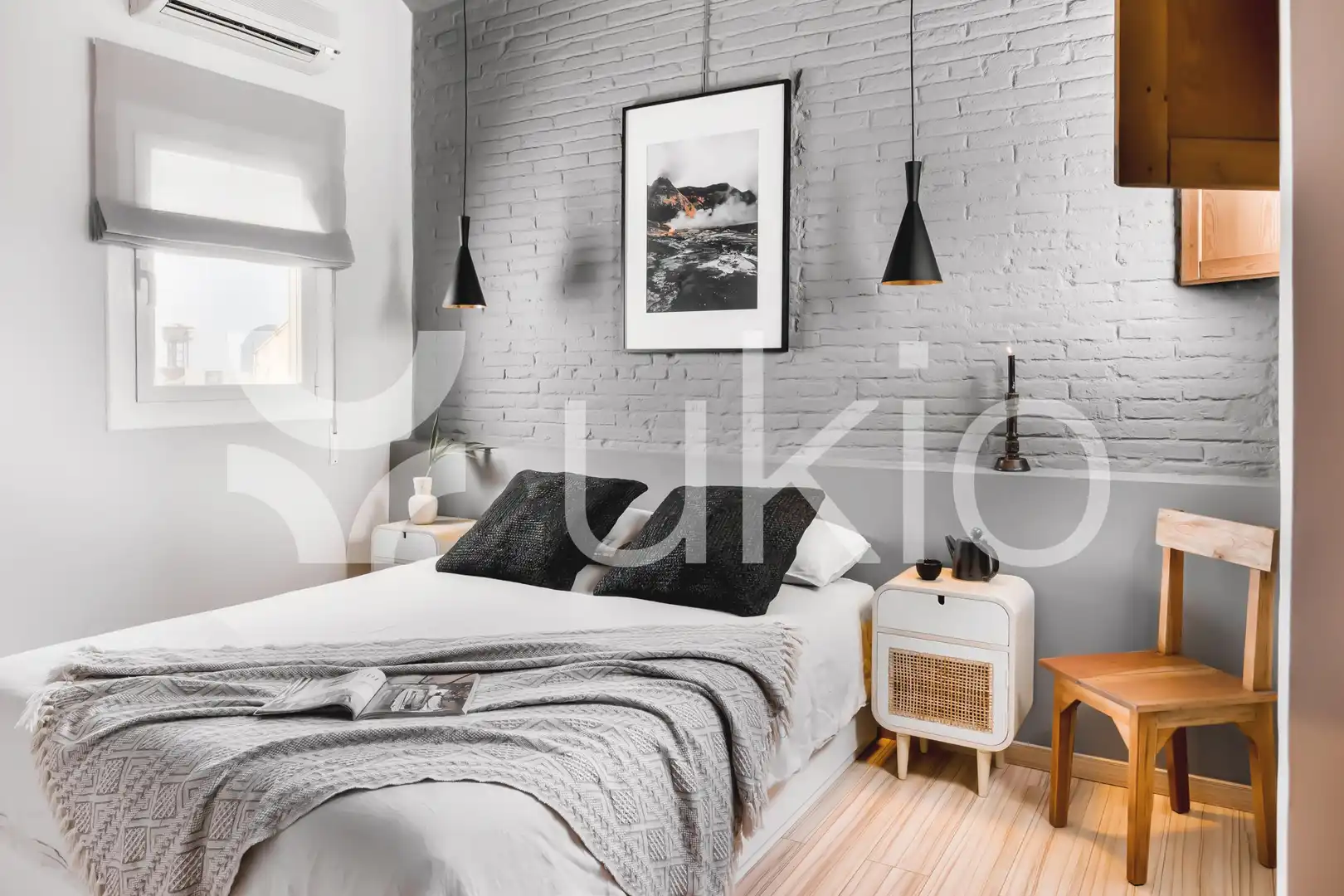 Bedroom of Attic for rent in Barcelona  with Air Conditioner, Heating and Terrace
