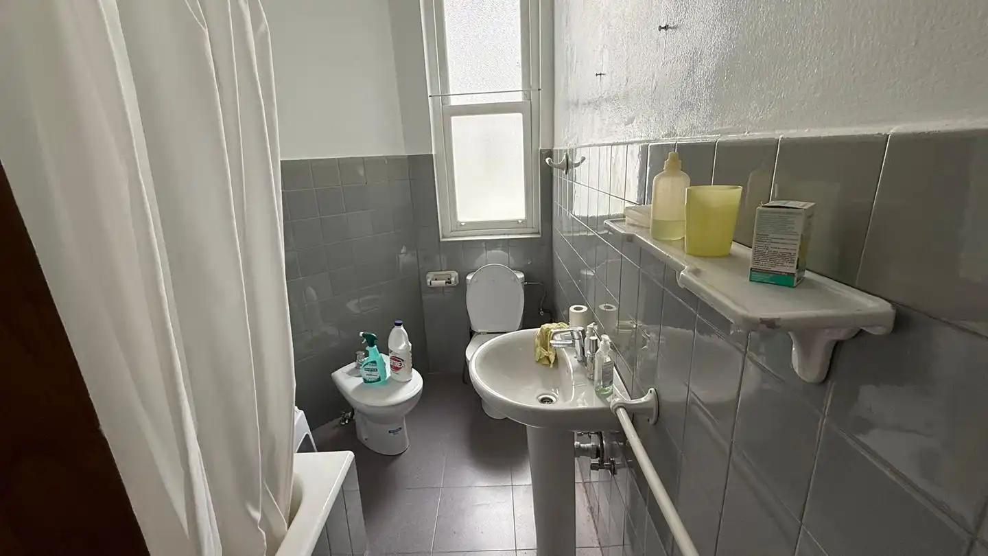 Bany de Pis en venda en Bilbao  amb Calefacció, Parquet i Terrassa