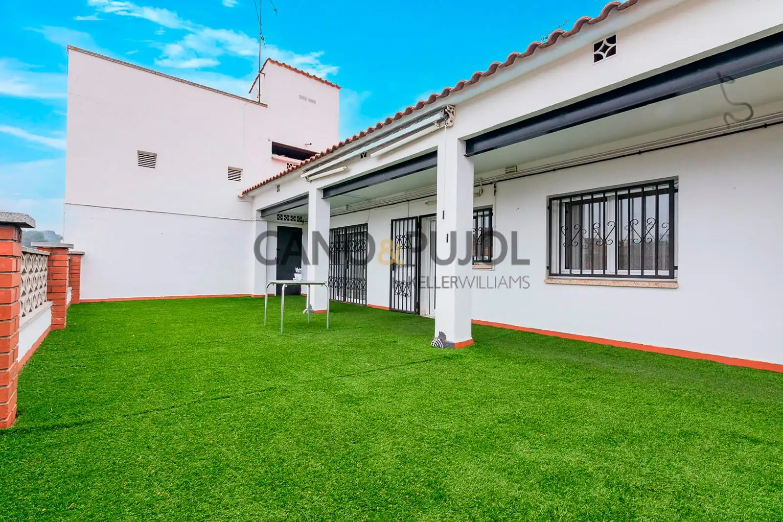 Exterior view of Buildings for sale in Rubí