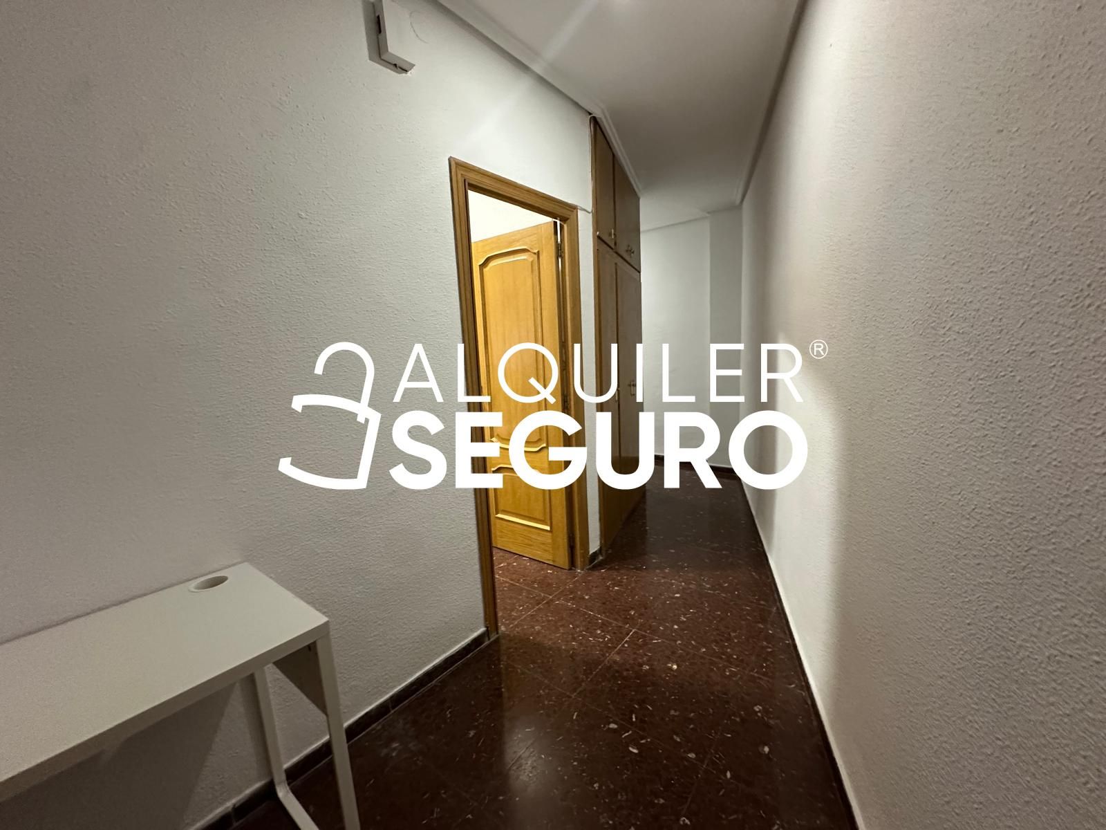 Piso de alquiler en  Valencia Capital con Aire acondicionado y Amueblado