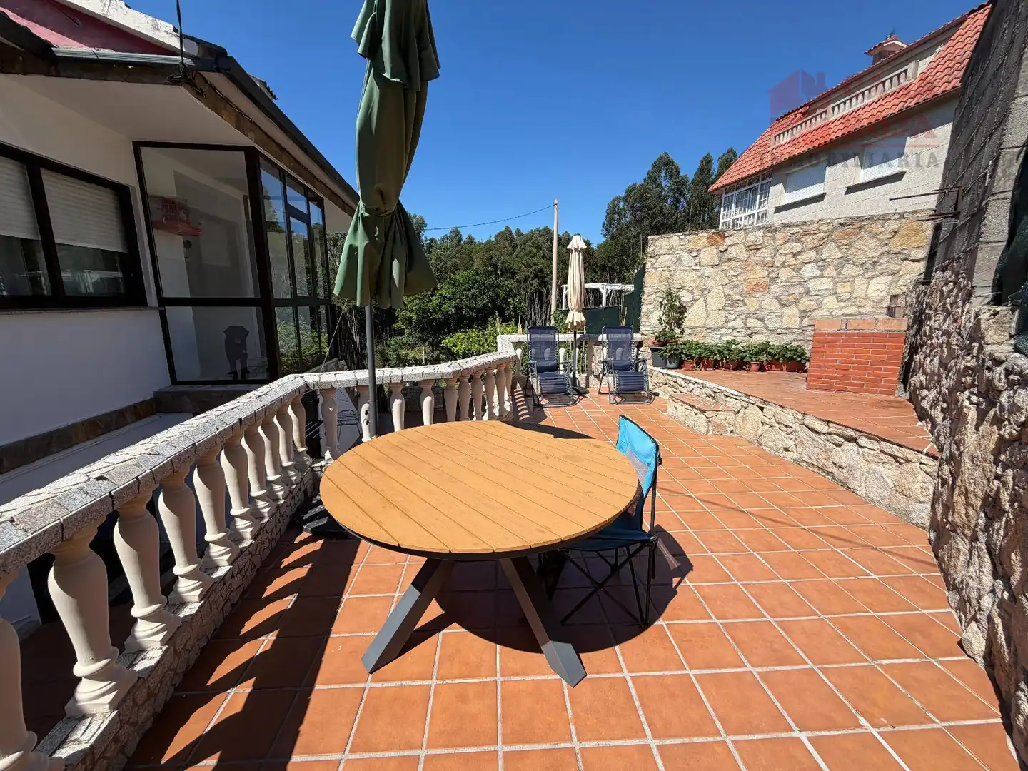 Terrassa de Casa o xalet en venda en Cangas  amb Calefacció, Terrassa i Moblat