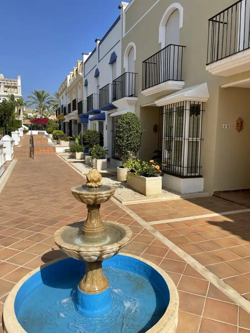 Vista exterior de Casa o xalet de lloguer en Marbella amb Aire condicionat, Calefacció i Terrassa
