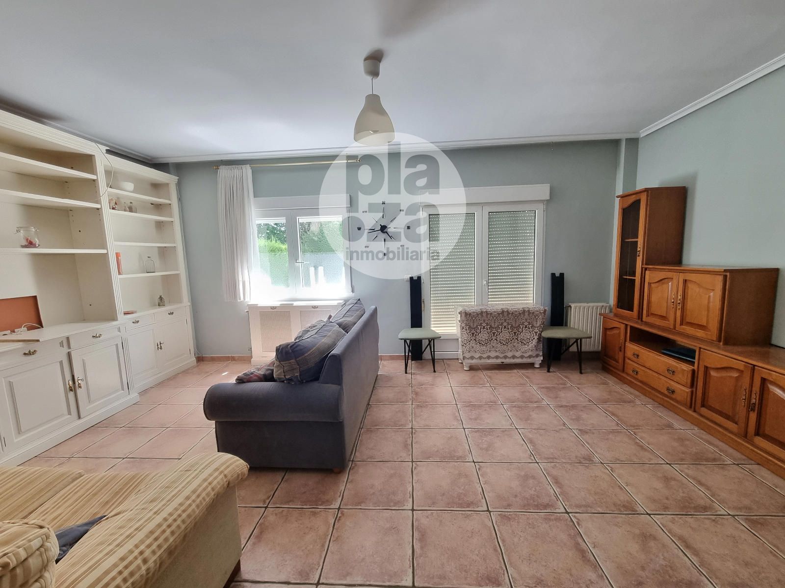 Sala d'estar de Casa adosada en venda en Carcedo de Burgos amb Calefacció, Jardí privat i Terrassa