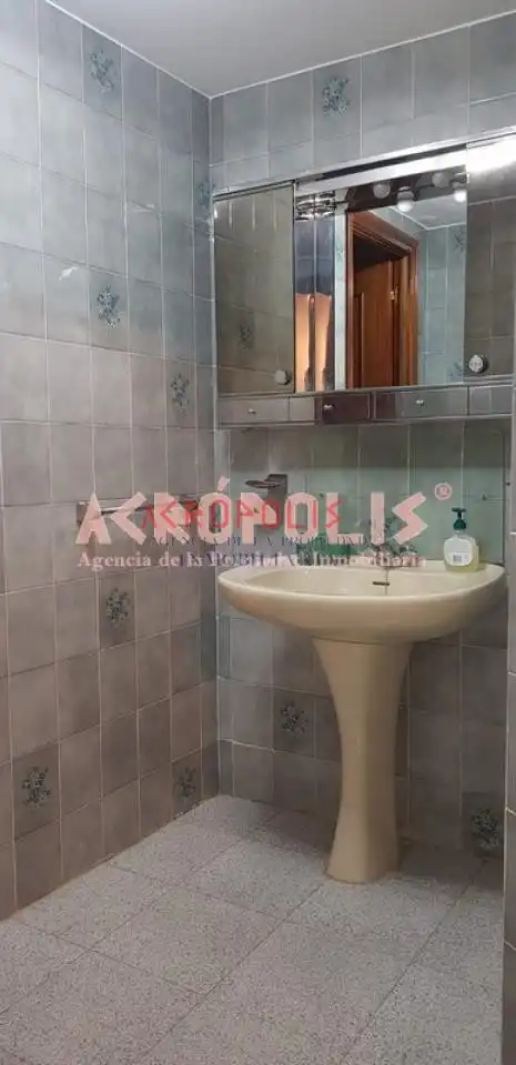 Baño de Piso en venta en Benavente con Calefacción, Parquet y Trastero