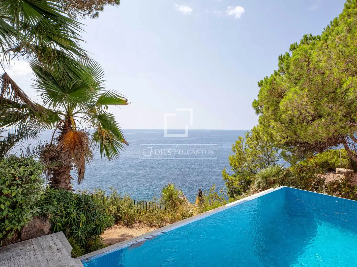 Schwimmbecken von Haus oder Chalet zum Verkauf in Lloret de Mar mit Klimaanlage, Heizung und Privatgarten