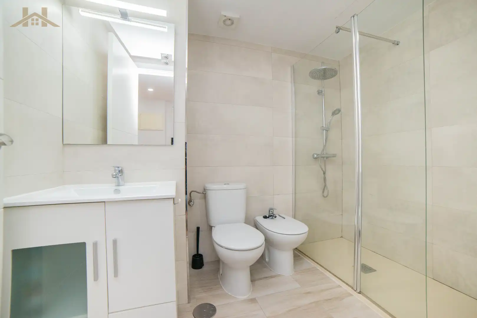 Badezimmer von Wohnung zum Verkauf in Pinto mit Klimaanlage, Heizung und Abstellraum