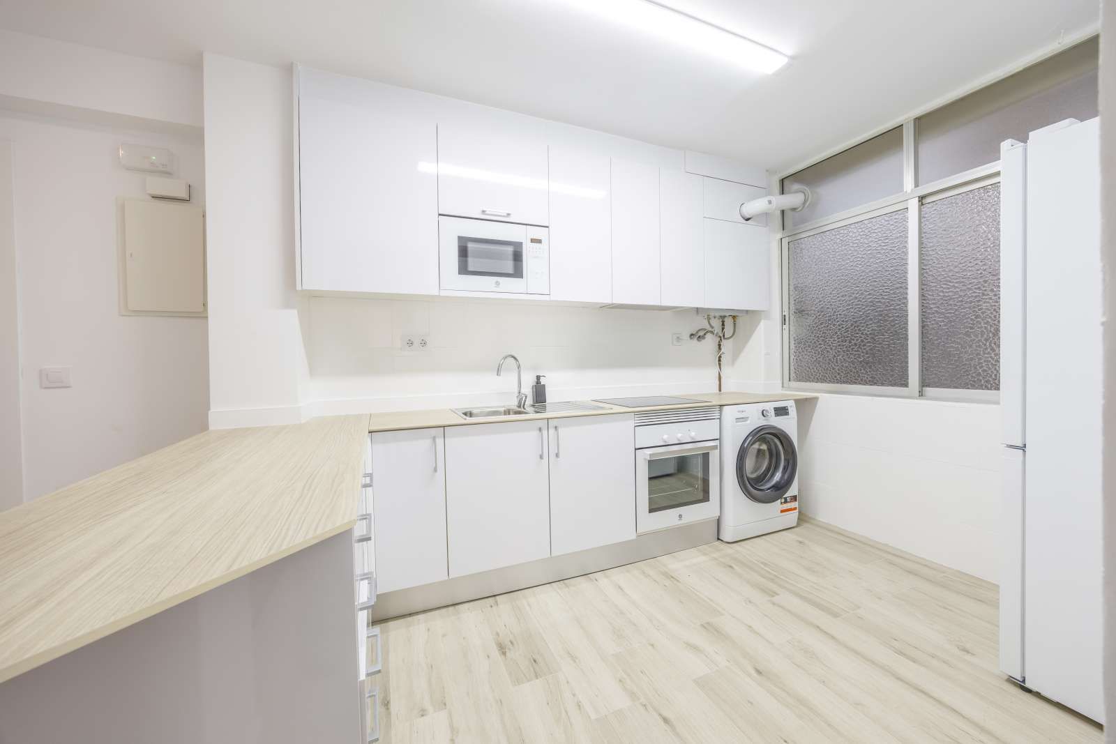 Cuina de Apartament per a compartir en  Valencia Capital amb Aire condicionat i Terrassa
