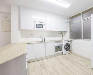 Cuina de Apartament per a compartir en  Valencia Capital amb Aire condicionat i Terrassa