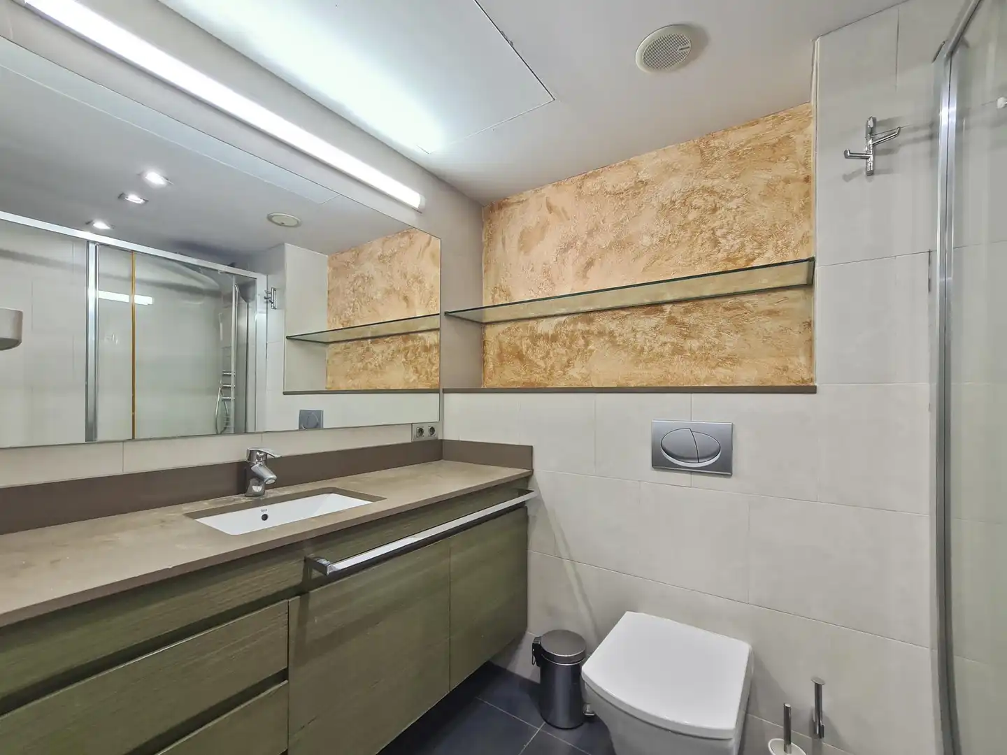 Flat with terrace for sale in del Comte Borrell, imagen 8