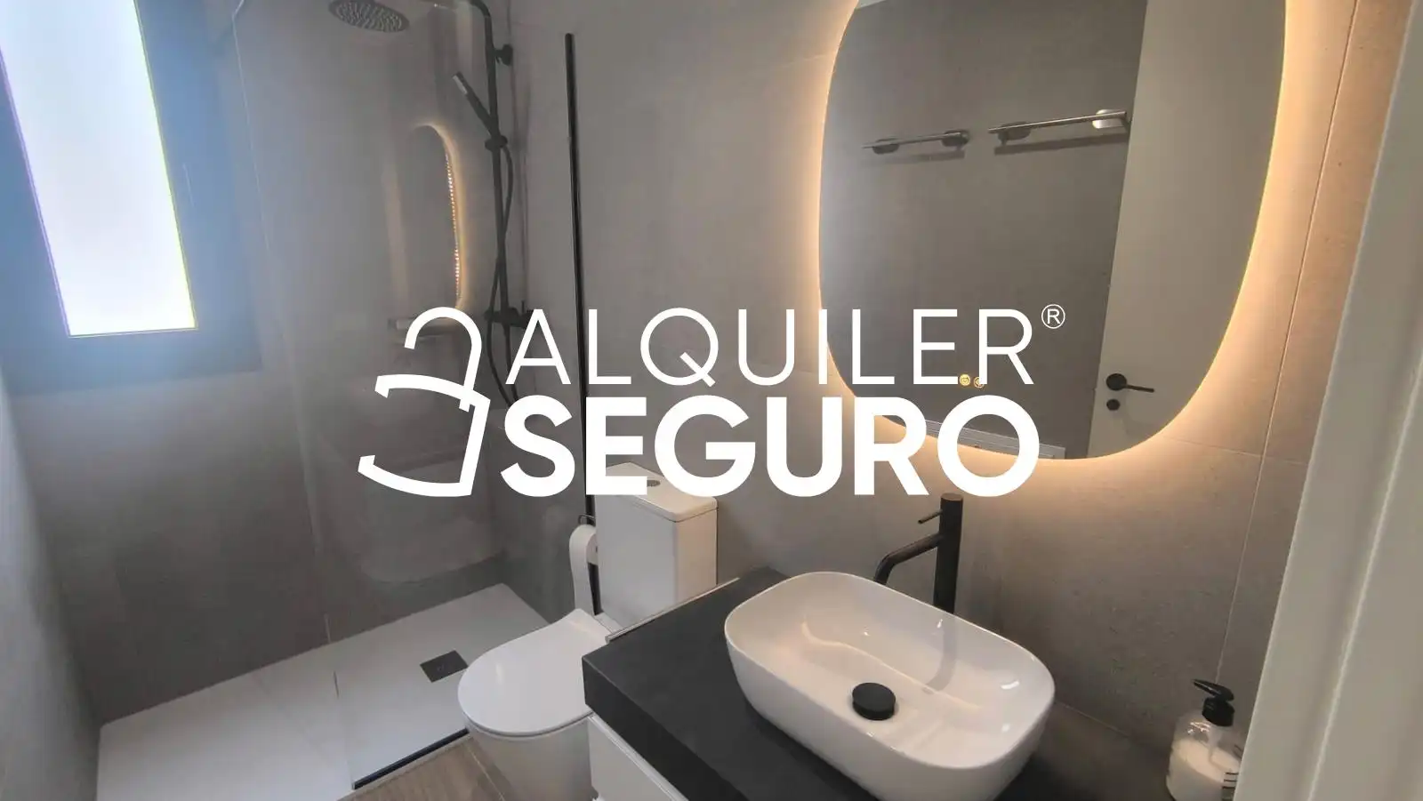 Bany de Àtic de lloguer en Sevilla amb Aire condicionat, Calefacció i Piscina