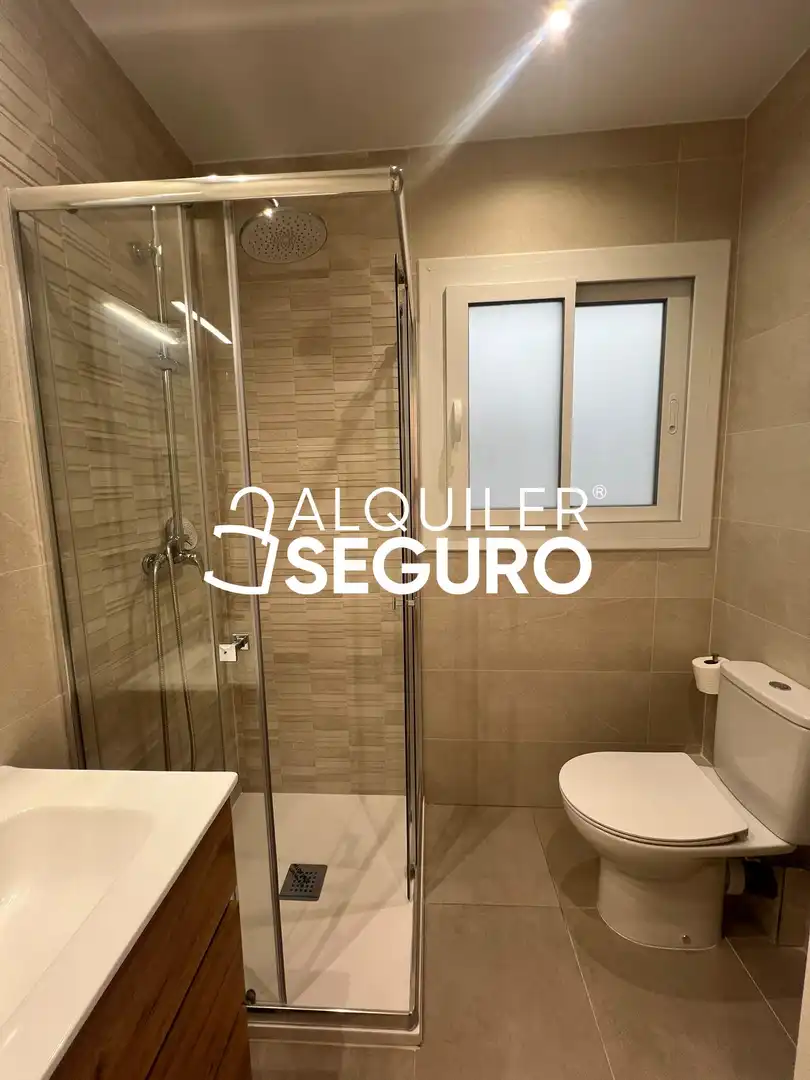 Baño de Piso de alquiler en Alcobendas con Aire acondicionado, Calefacción y Terraza