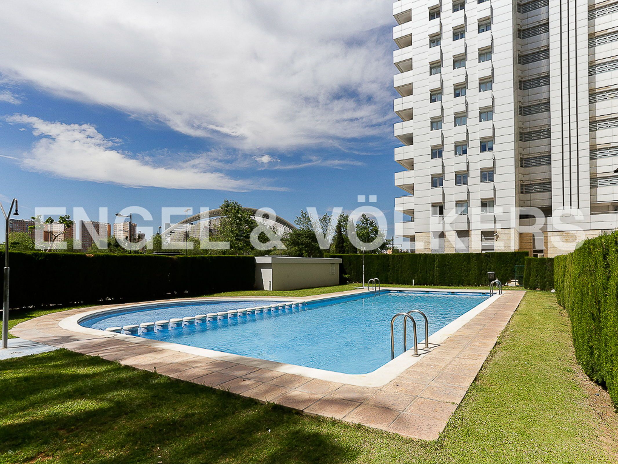 Swimming pool of Apartment to rent in  Valencia Capital  with Air Conditioner, Heating and Parquet flooring