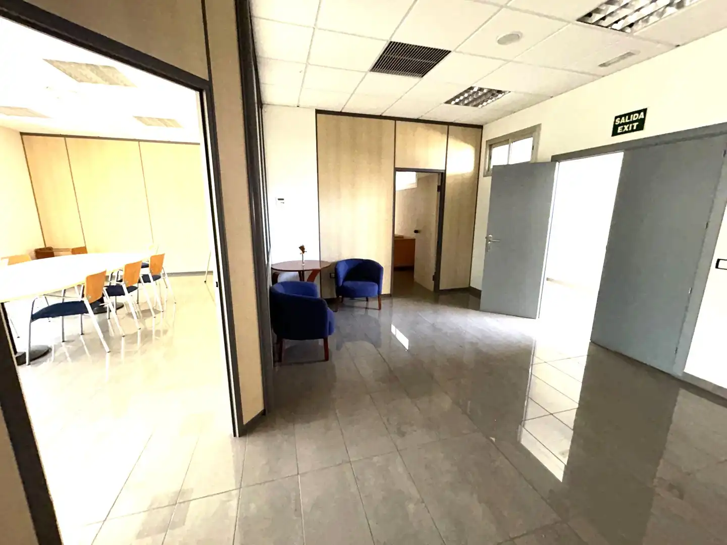 Büro zur Miete in Málaga mit Klimaanlage, Heizung und Terrasse