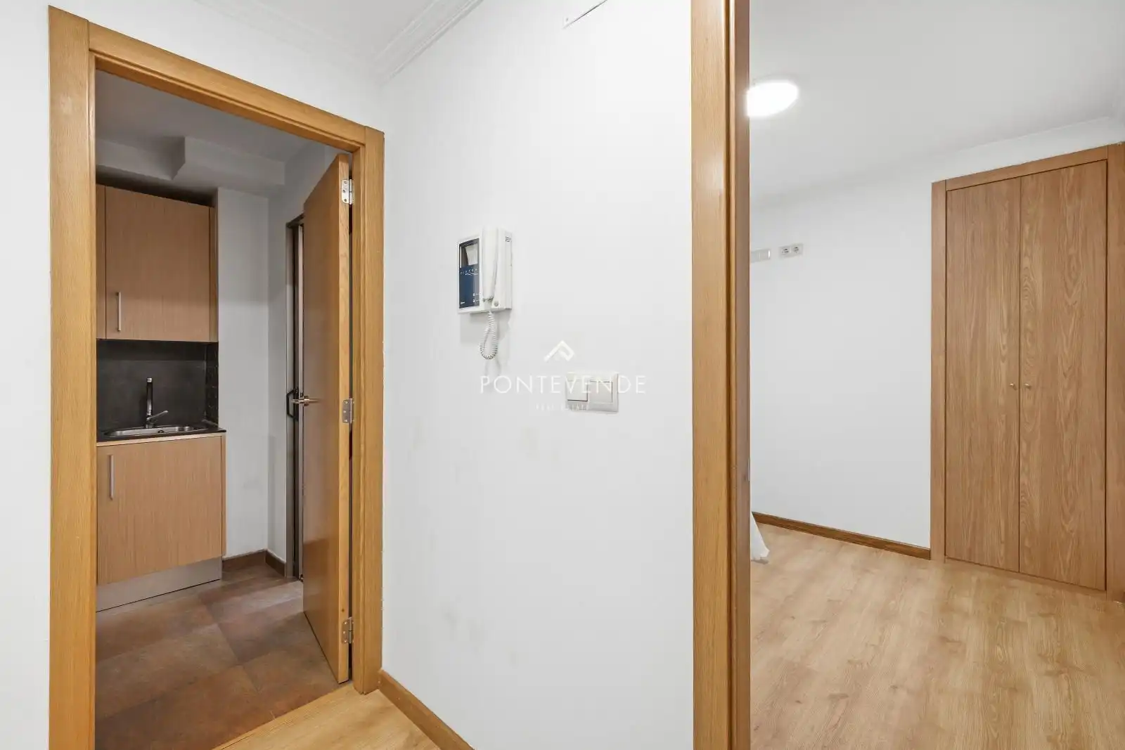 Piso en venta en Poio con Calefacción, Parquet y Trastero