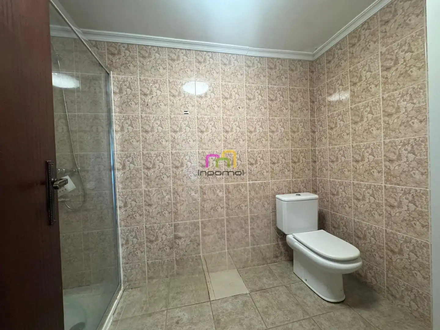 Bany de Casa o xalet en venda en Badajoz amb Aire condicionat, Calefacció i Jardí privat