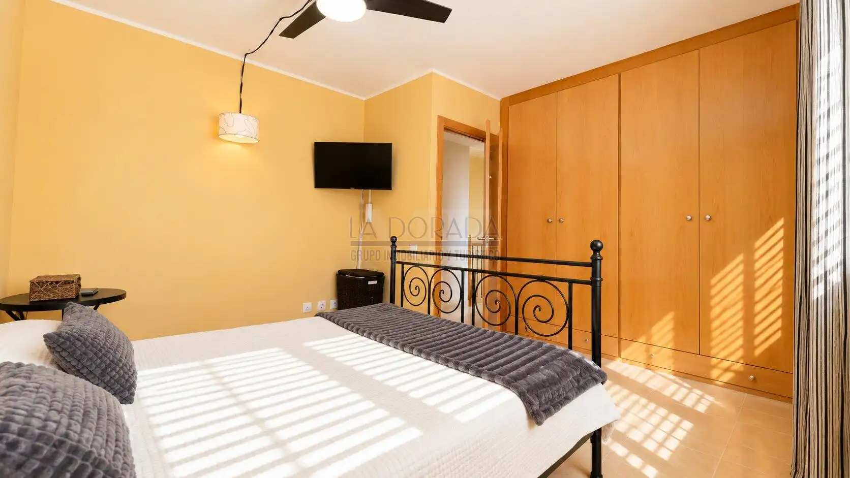 Dormitori de Casa adosada en venda en Mont-roig del Camp amb Terrassa, Moblat i Internet