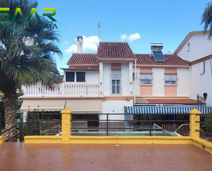 Vista exterior de Casa o xalet en venda en Alhaurín de la Torre amb Jardí privat i Piscina