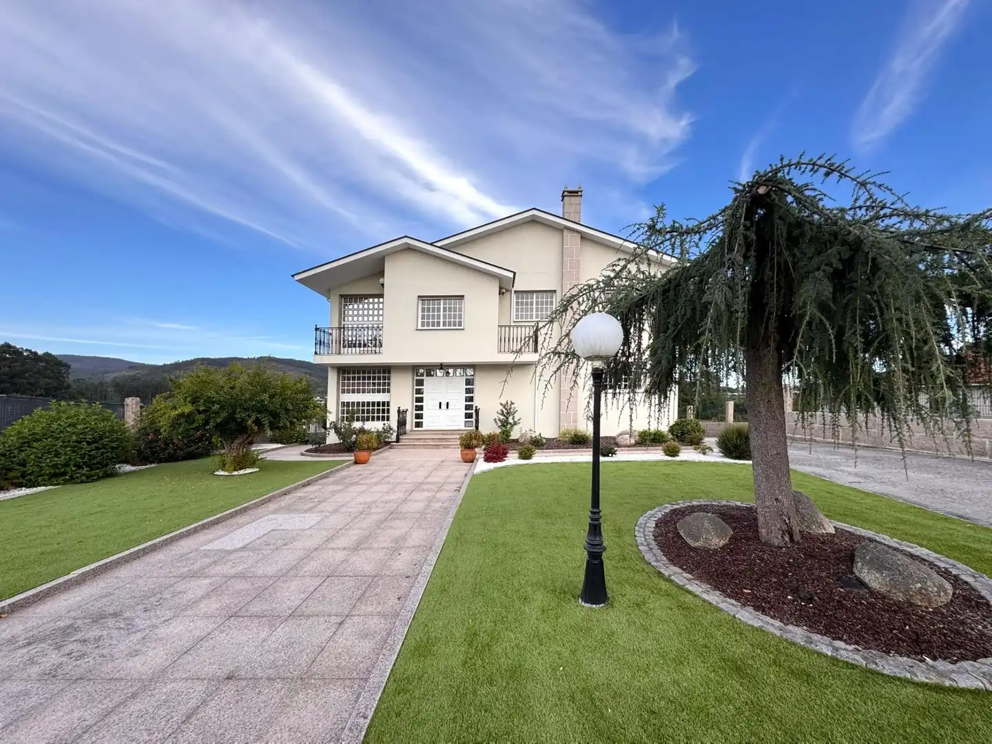 Vista exterior de Casa o chalet en venta en Barro con Calefacción, Jardín privado y Terraza