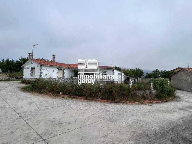 Casa-chalet en Venta en Junta de Traslaloma