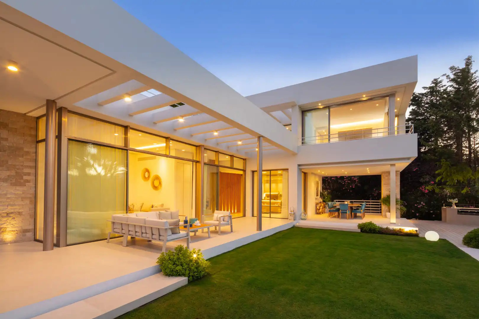 Vista exterior de Casa o xalet de lloguer en Marbella amb Aire condicionat, Jardí privat i Terrassa