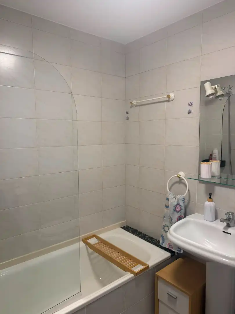 Baño de Piso de alquiler en Lugo con Calefacción, Terraza y Amueblado
