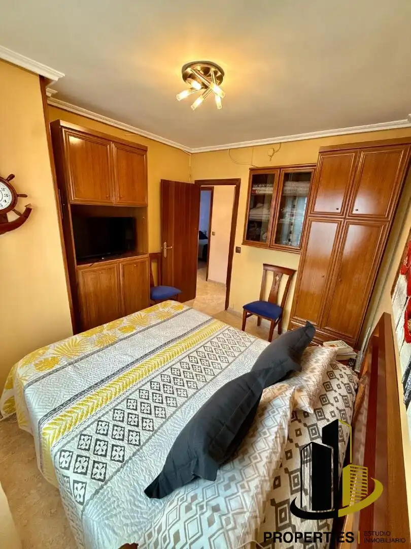 Bedroom of Flat for sale in Ledrada