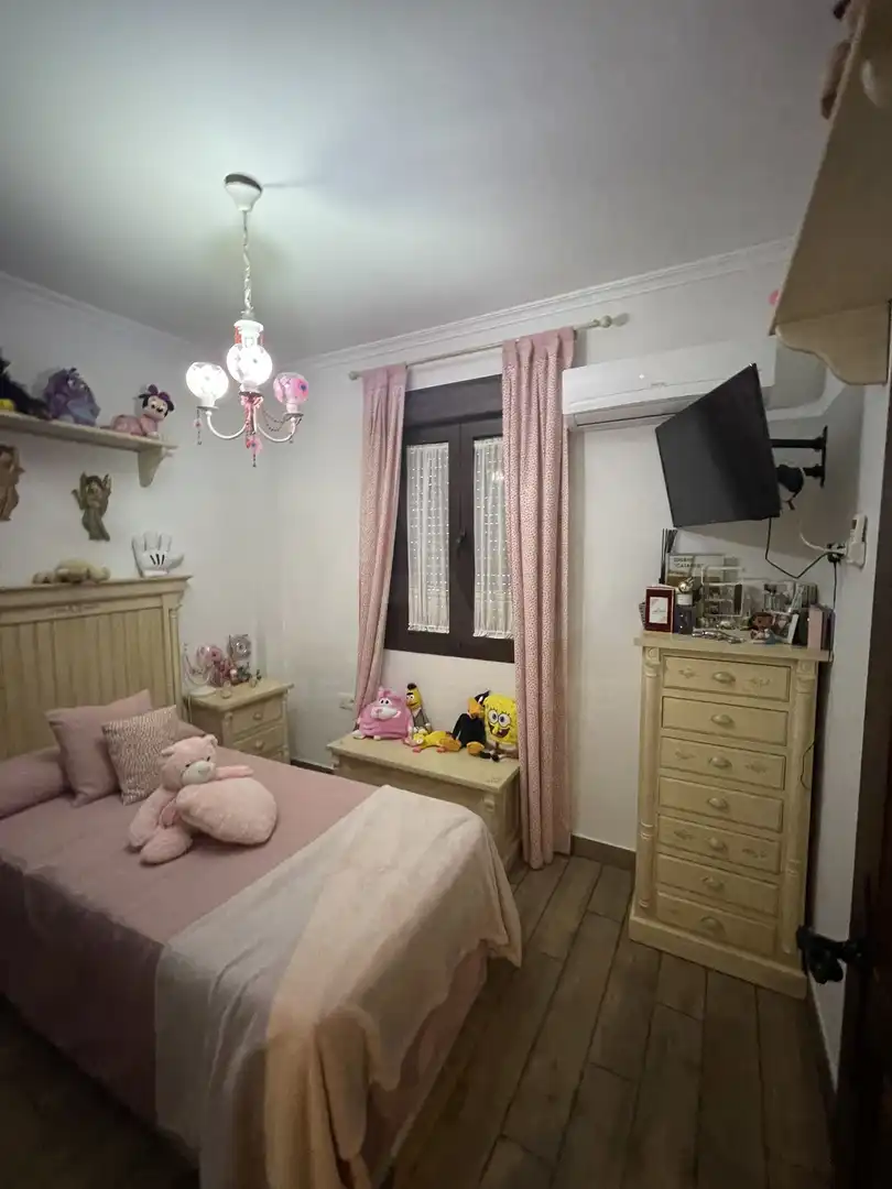 Dormitori de Casa adosada en venda en Sevilla amb Aire condicionat, Calefacció i Terrassa