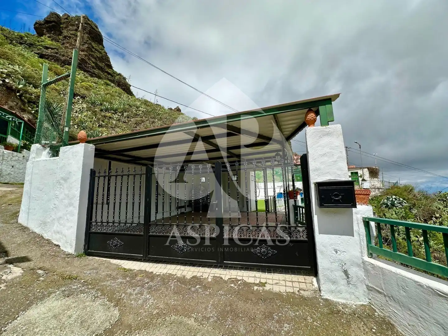 Vista exterior de Casa o xalet en venda en Valsequillo de Gran Canaria amb Jardí privat, Terrassa i Moblat