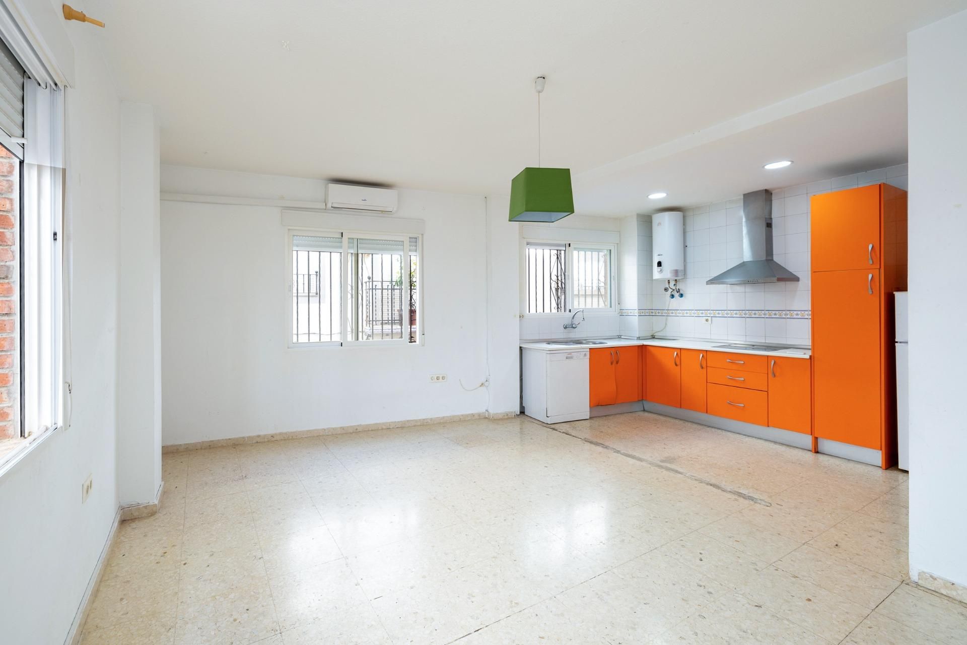 Kitchen of Apartment for sale in  Granada Capital