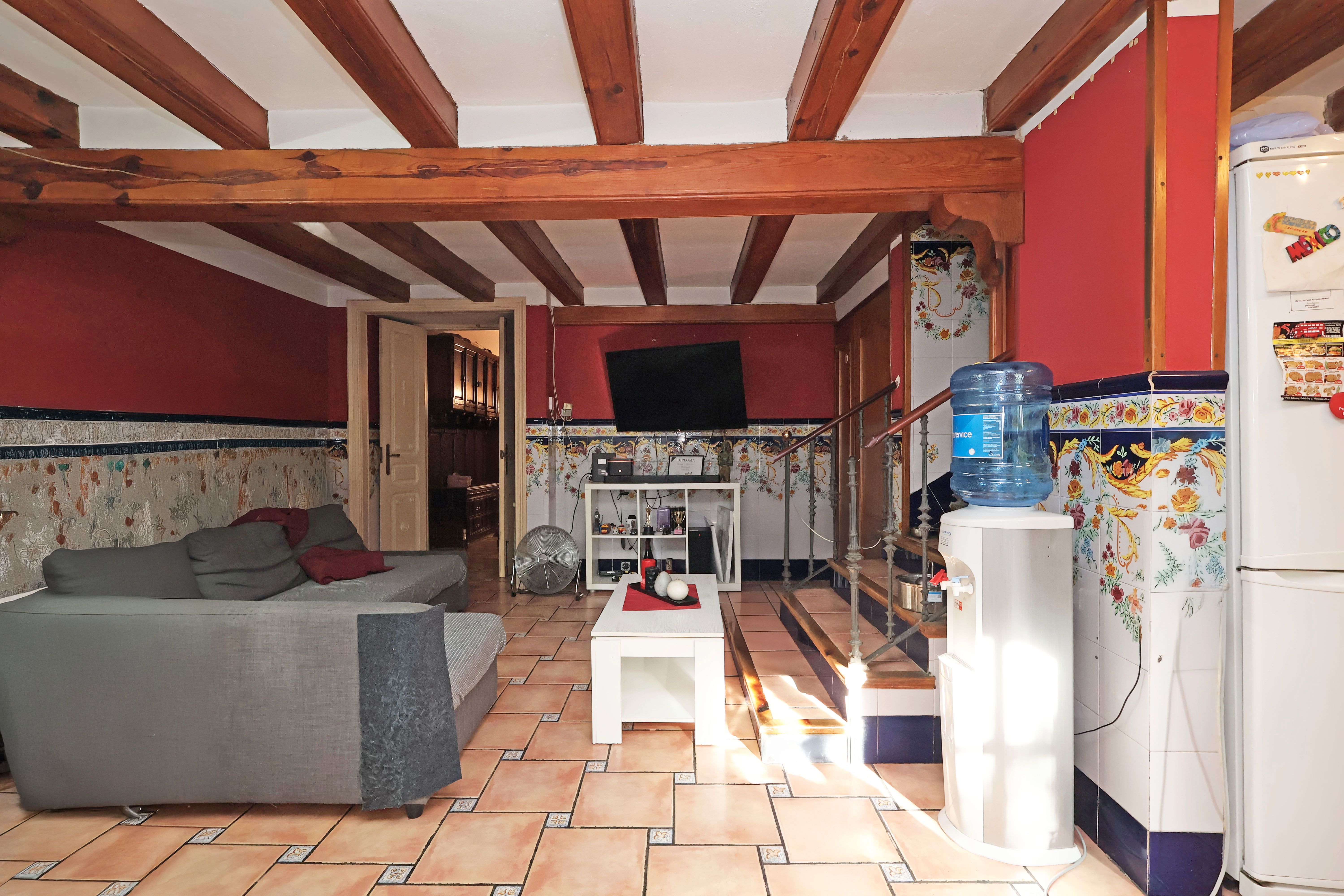 Sala d'estar de Casa o xalet en venda en Esplugues de Llobregat amb Terrassa, Traster i Balcó