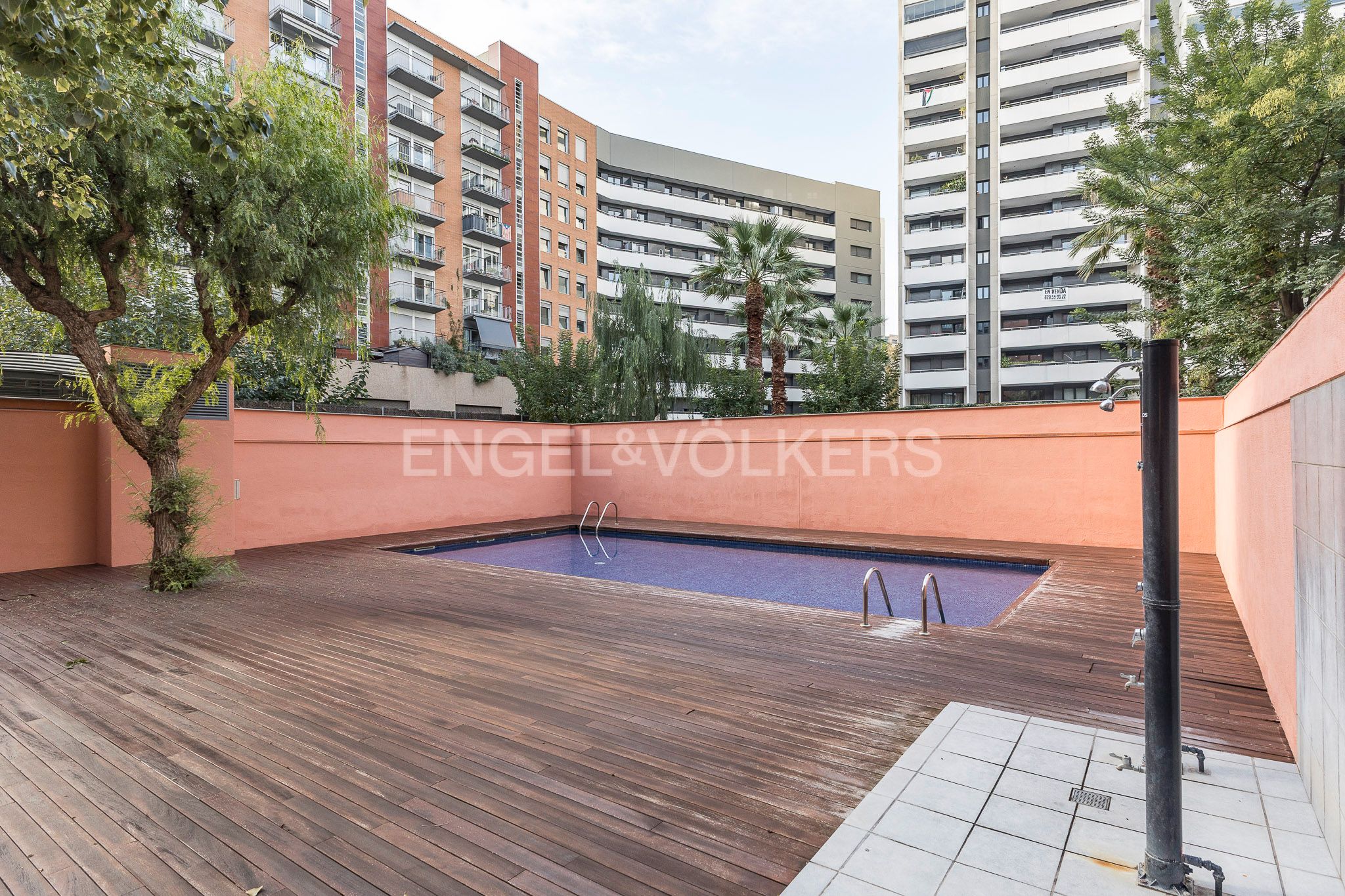 Piscina de Apartament en venda en  Barcelona Capital amb Aire condicionat, Calefacció i Parquet
