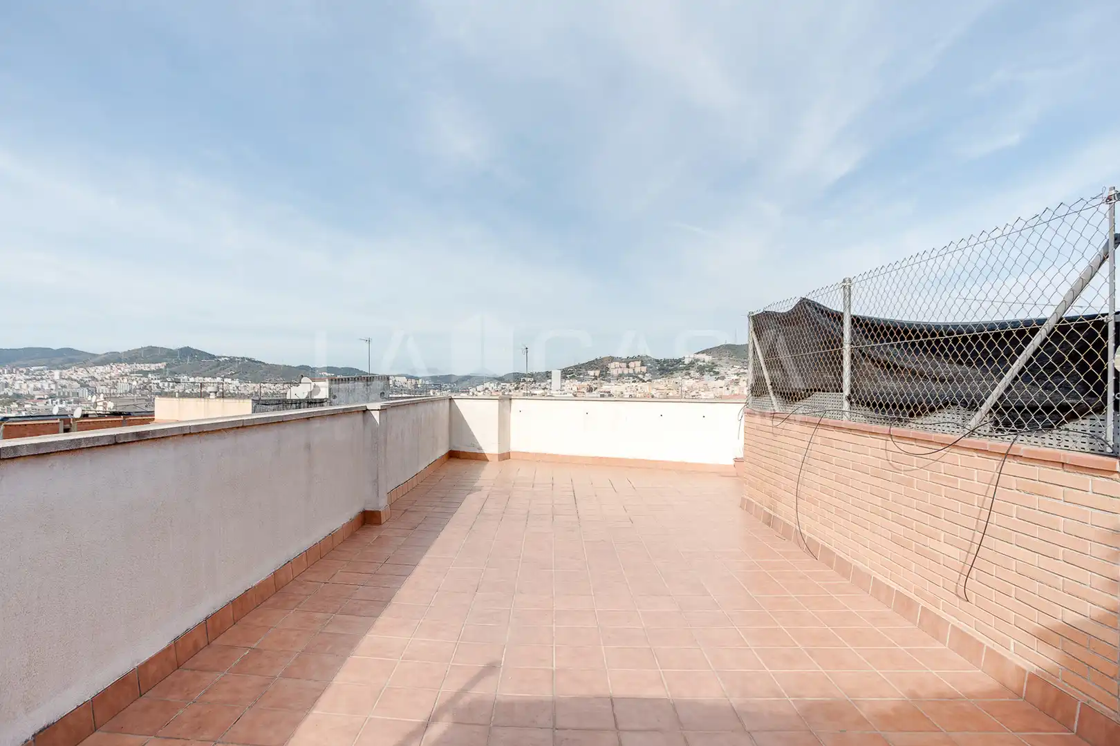 Terraza de Piso en venta en Santa Coloma de Gramenet con Calefacción, Terraza y Trastero