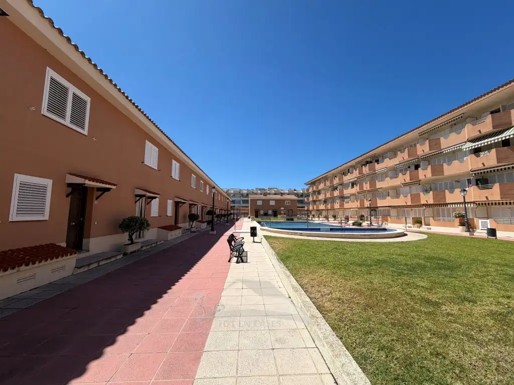 Vista exterior de Casa o xalet en venda en Cambrils amb Piscina comunitària