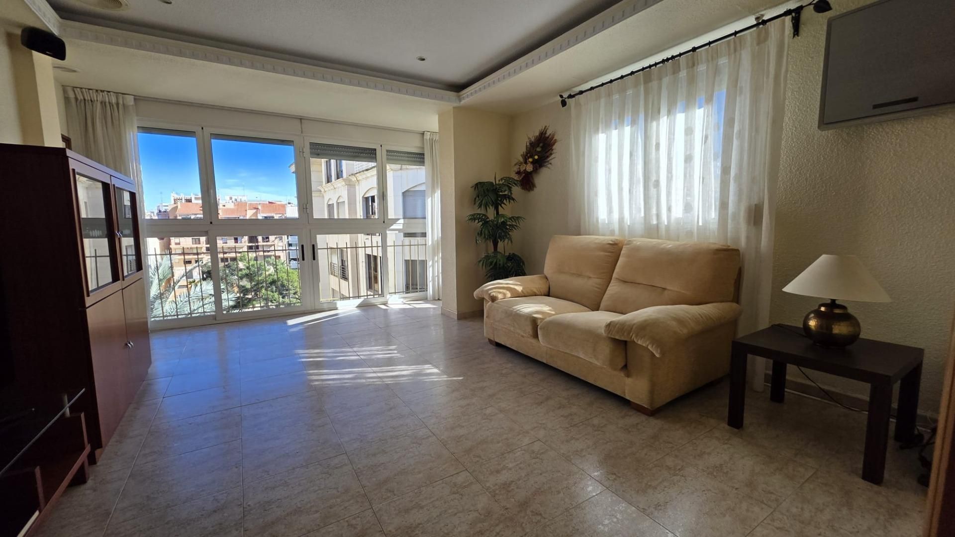 Vista exterior de Pis de lloguer en Elche / Elx amb Aire condicionat, Moblat i Balcó