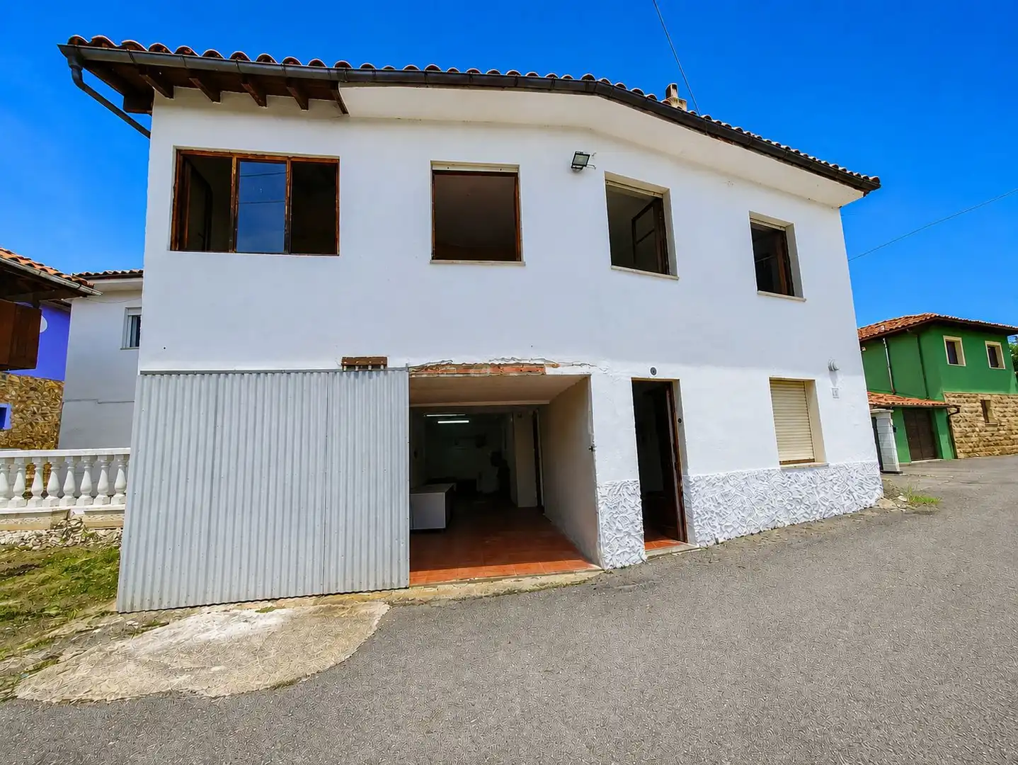 Vista exterior de Casa o xalet en venda en Grado amb Calefacció, Terrassa i Traster